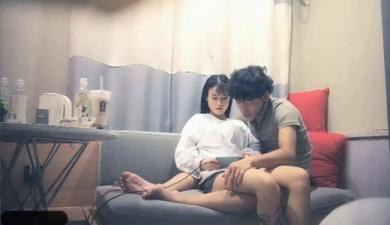 2花臂嫩妹双飞啪啪.